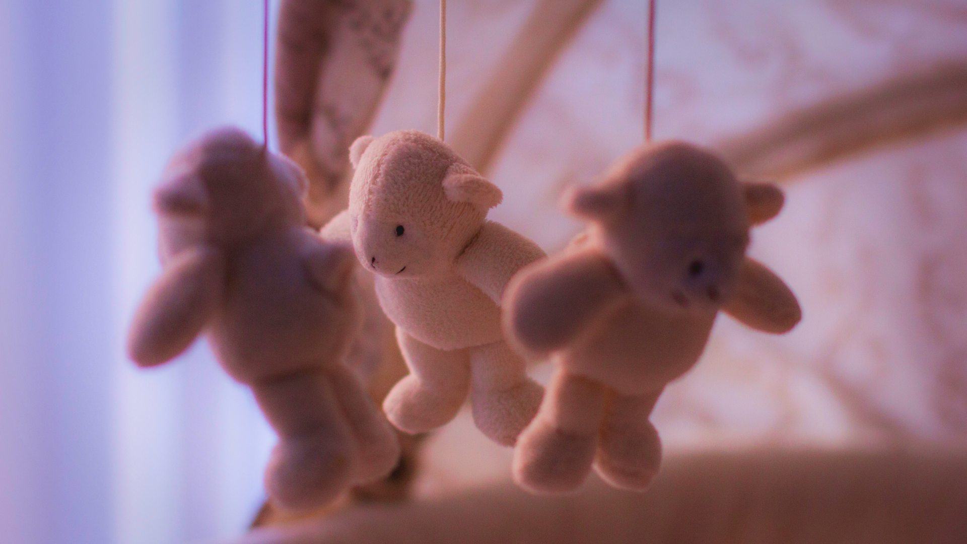 Bebeğin İlk Haftalarda Yeşil Kaka Yapması Normal mi? Mekonyumdan Sarı Kaka’ya Geçiş